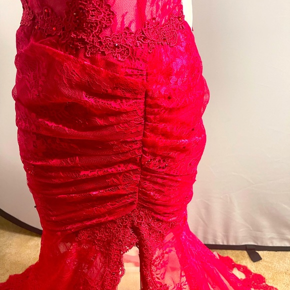 ONE OF A KIND! Red lace and sequin ball gown with neck line and train. - Picture 15 of 16